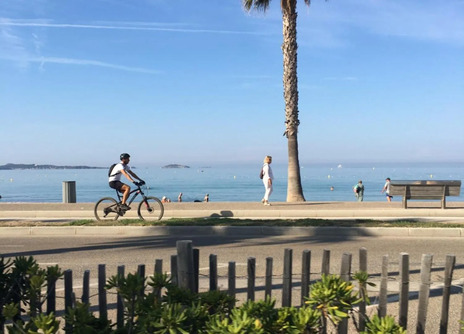Vue 180 Degres Mer-Colline, Plages 100M, Piscine, Box , Domaine Coudouliere Six Four Les Plages Six-Fours-les-Plages Apartment