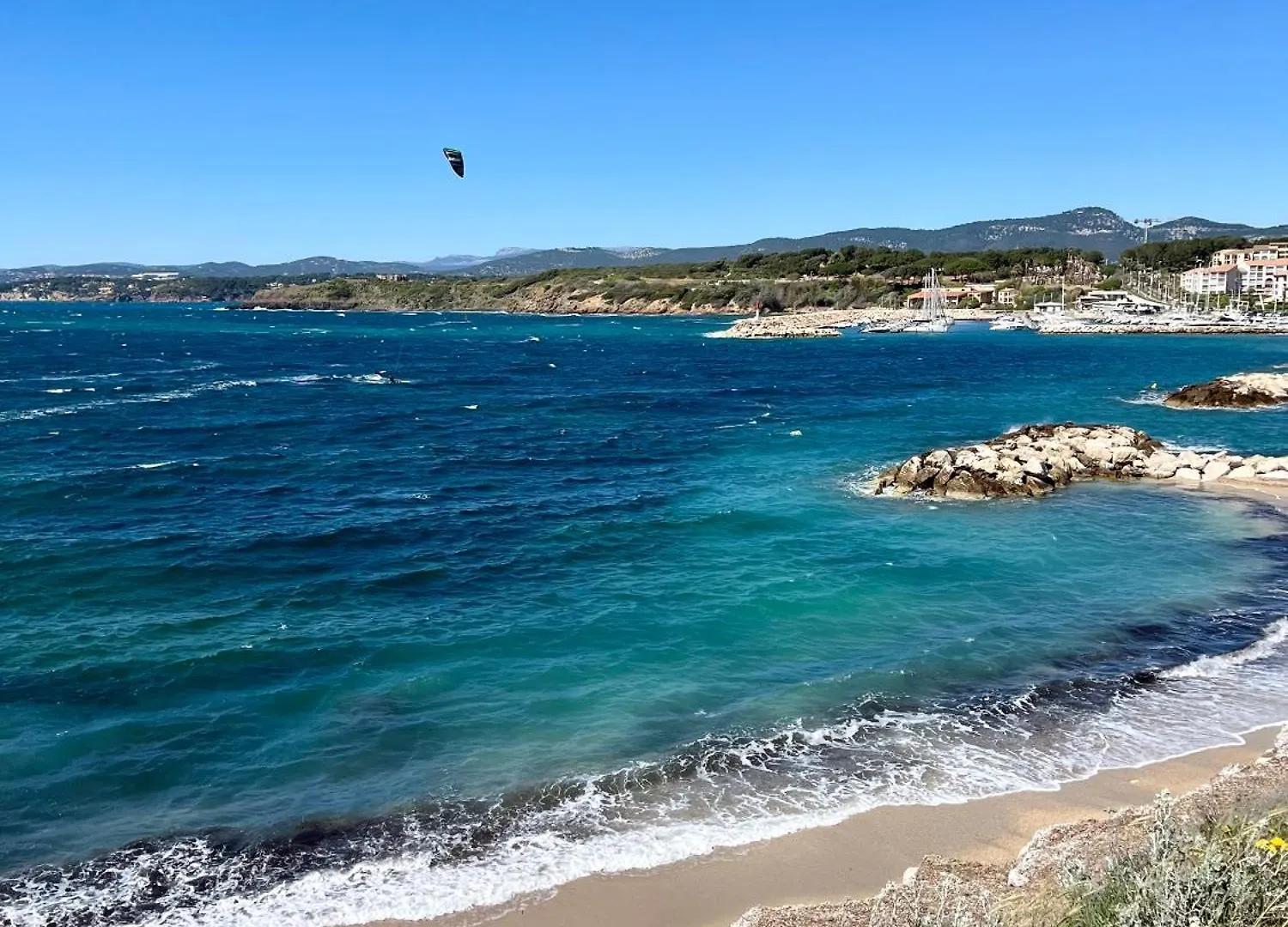Apartment Vue 180 Degres Mer-Colline, Plages 100M, Piscine, Box , Domaine Coudouliere Six Four Les Plages Six-Fours-les-Plages France