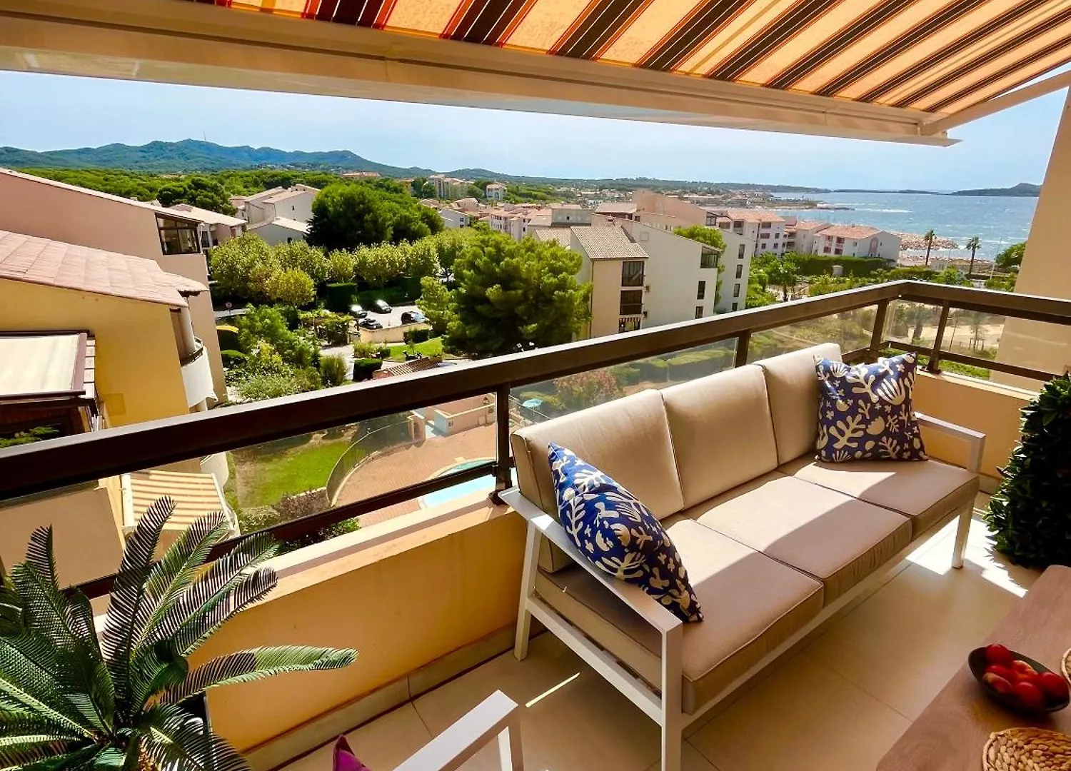 Apartment Vue 180 Degres Mer-Colline, Plages 100M, Piscine, Box , Domaine Coudouliere Six Four Les Plages Six-Fours-les-Plages