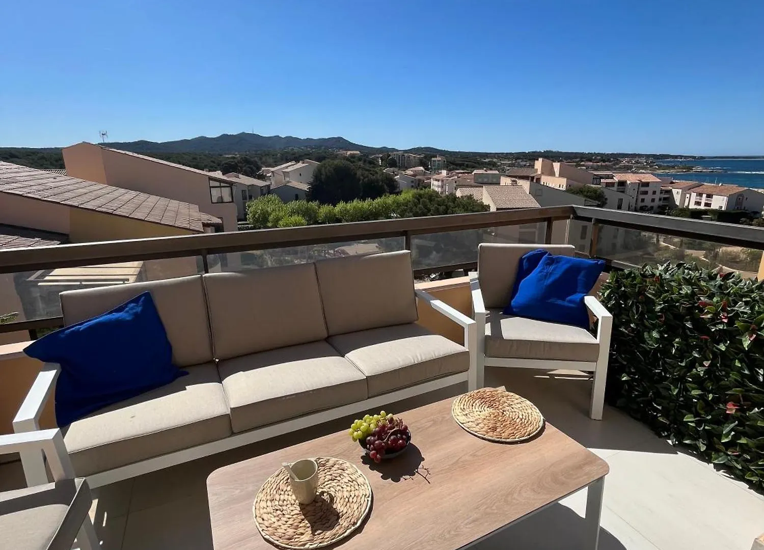 Apartment Vue 180 Degres Mer-Colline, Plages 100M, Piscine, Box , Domaine Coudouliere Six Four Les Plages Six-Fours-les-Plages