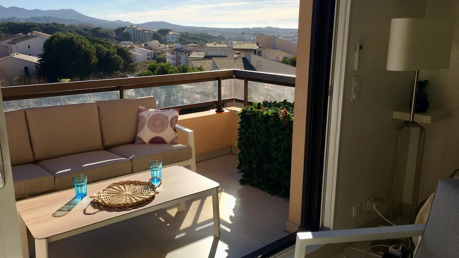 Apartment Vue 180 Degres Mer-Colline, Plages 100M, Piscine, Box , Domaine Coudouliere Six Four Les Plages Six-Fours-les-Plages France